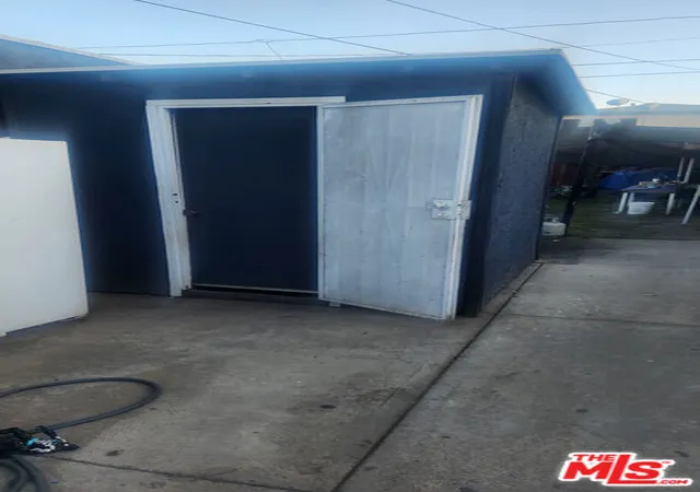 8th image of 742 E 84th Pl, Los Angeles, CA 90001 | MLS# 25628899