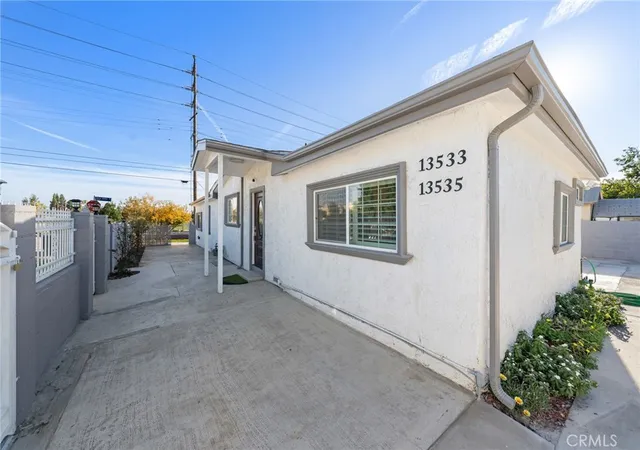 3rd image of 13533 Terra Bella, Pacoima, CA 91331 | MLS# SR25276610
