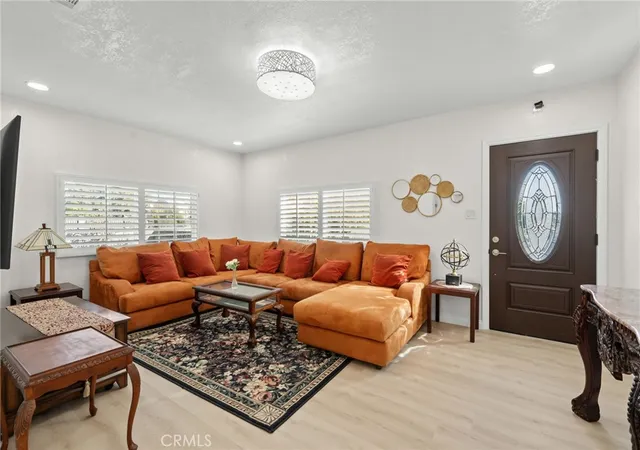 4th image of 13533 Terra Bella, Pacoima, CA 91331 | MLS# SR25276610