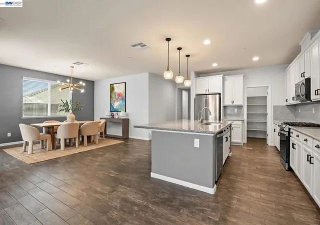 Photo 2 of Single family home for sale at 917 Talaria Ct, Oakley, CA 94561 | MLS# 41119297 | Listing updated on 2026-09-30