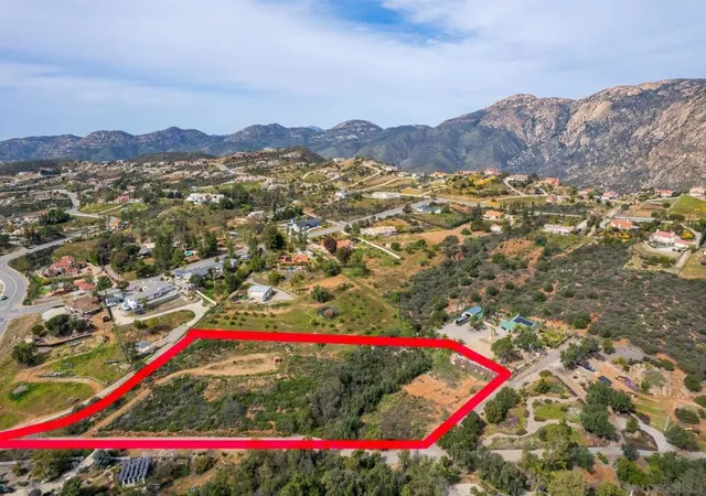 1st image of 15634 Broad Oaks Rd, El Cajon, CA 92021 | MLS# 250045822SD
