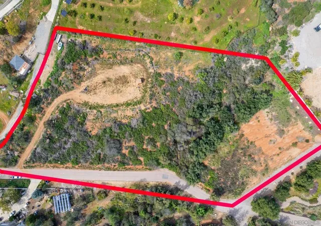2nd image of 15634 Broad Oaks Rd, El Cajon, CA 92021 | MLS# 250045822SD