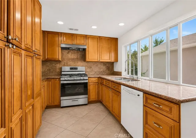 2nd image of 25790 Parada, Valencia, CA 91355 | MLS# SR25276806