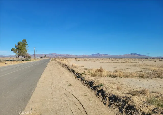 Homes for sale in Lucerne Valley, CA | 0 Locust, Lucerne Valley, CA 92356 | MLS# HD25266588