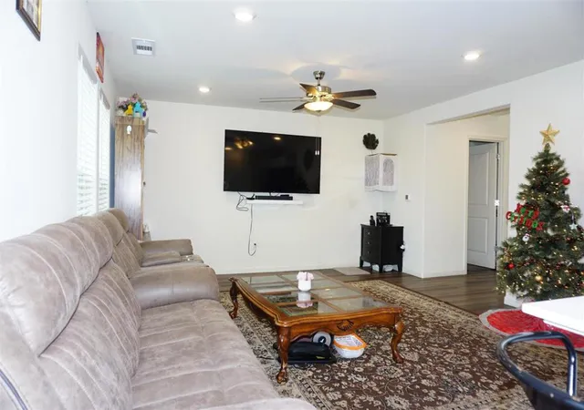 Homes for sale in Los Banos, CA | 405 Greene Way, Los Banos, CA 93635 | MLS# ML82029567