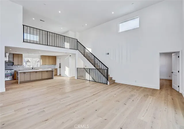Photo 3 of Townhouse for sale at 2009 Blossom Ln, Redondo Beach, CA 90278 | MLS# PV25276764 | Listing updated on 2026-10-06