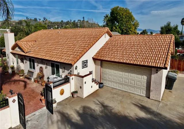 2nd image of 23856 Outrigger, Canyon Lake, CA 92587 | MLS# OC25276751