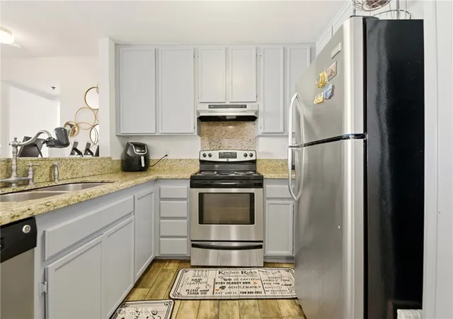 Listing Photo 5 - Condo for sale in building located at 3980 Faircross Pl, San Diego, CA 92115 - Unit #17