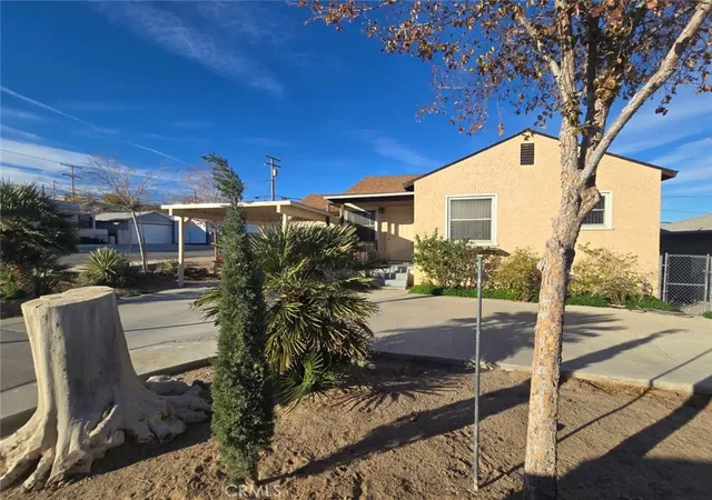 Photo 3 of Single family home for sale at 716 South 2nd, Barstow, CA 92311 | MLS# HD25276641 | Listing updated on 2026-09-11