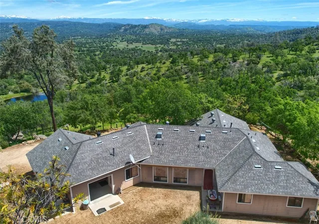 2nd image of 42625 Red Top Mountain Ct, Coarsegold, CA 93614 | MLS# FR25278249