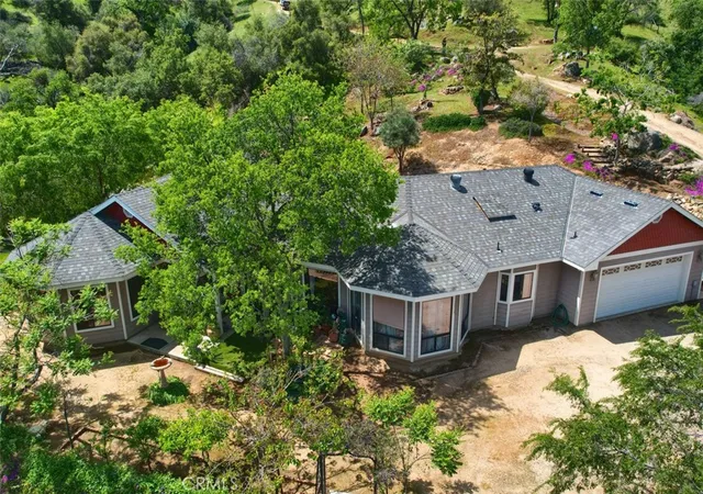 3rd image of 42625 Red Top Mountain Ct, Coarsegold, CA 93614 | MLS# FR25278249