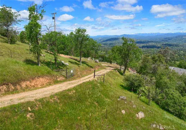 50th image of 42625 Red Top Mountain Ct, Coarsegold, CA 93614 | MLS# FR25278249