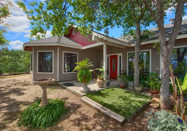 5th image of 42625 Red Top Mountain Ct, Coarsegold, CA 93614 | MLS# FR25278249
