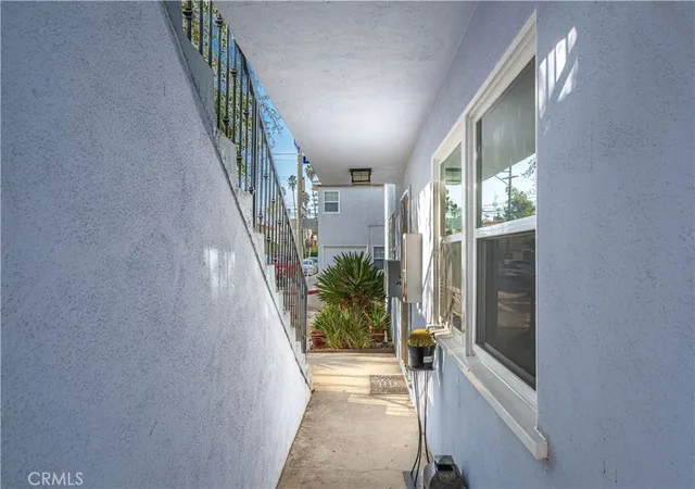 Photo 3 of House for sale at 4401 E Division St, Long Beach, CA 90803 | MLS# SB25278411 | Listing updated on 2026-06-17