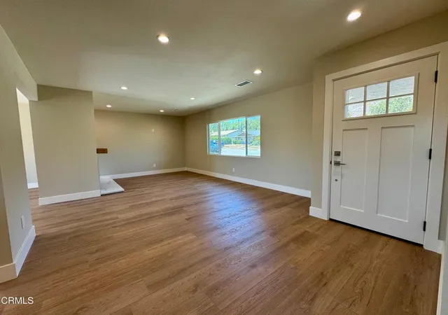 Photo 4 of Single family home for sale at 3410 Frankie Dr, Newbury Park, CA 91320 | MLS# V1-33824 | Listing updated on 2026-01-30