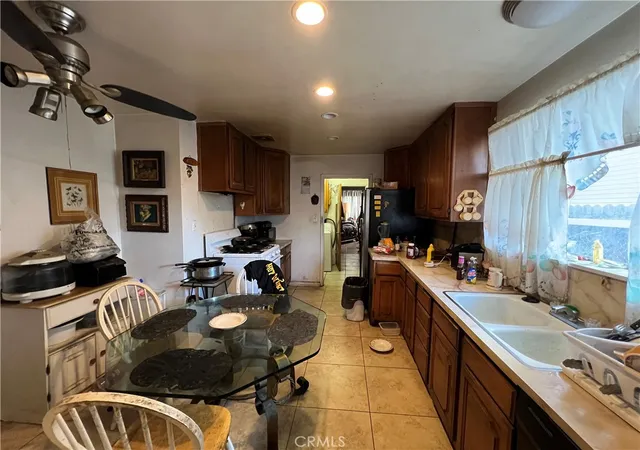 4th image of 3013 Halldale Ave, Los Angeles, CA 90018 | MLS# DW25279578