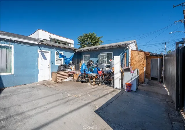 Photo 3 of Sale Pending at 8710 Hooper Ave, Los Angeles, CA 90002 | MLS# SR25279604 | Listing updated on 2025-12-24