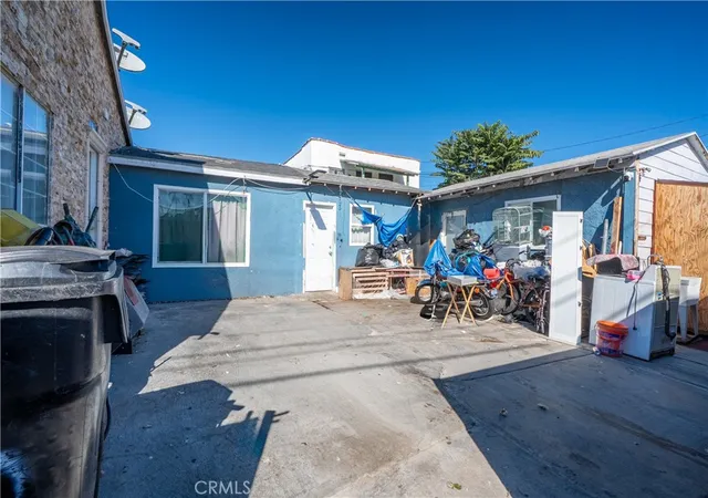 Photo 3 of Sale Pending at 8710 Hooper Ave, Los Angeles, CA 90002 | MLS# SR25279604 | Listing updated on 2025-12-24