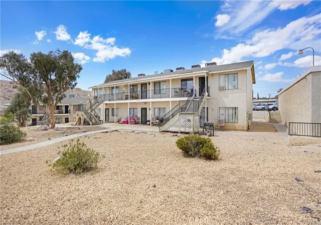 Listing Photo 4 - Condo for sale in building located at 17802 Quantico, Apple Valley, CA 92307