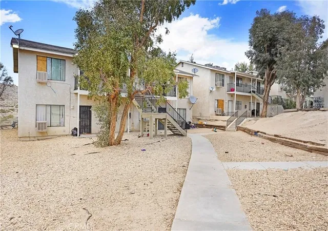 Listing Photo 5 - Condo for sale in building located at 17802 Quantico, Apple Valley, CA 92307