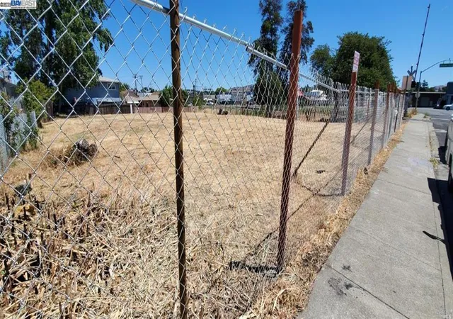 Photo 4 of Land for sale at 240 Mississippi, Vallejo, CA 94590 | MLS# 41119611 | Listing updated on 2026-01-12