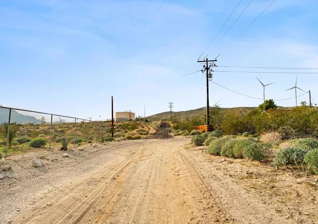 5th image of 668040015 Hilltop Rd, White Water, CA 92282 | MLS# 219140365DA