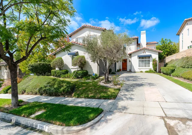 1st image of 3751 N Hollingsworth Rd, Altadena, CA 91001 | MLS# P1-25251