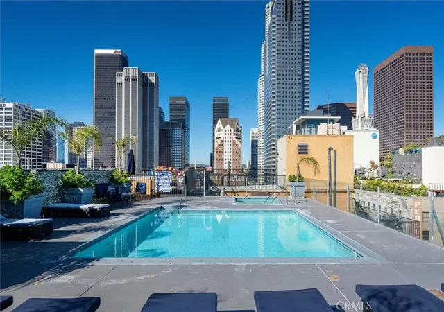1st image of 312 W 5th #907, Los Angeles, CA 90013 | MLS# SR25279372