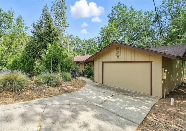 3rd image of 59556 Cascadel, North Fork, CA 93643 | MLS# FR25280843