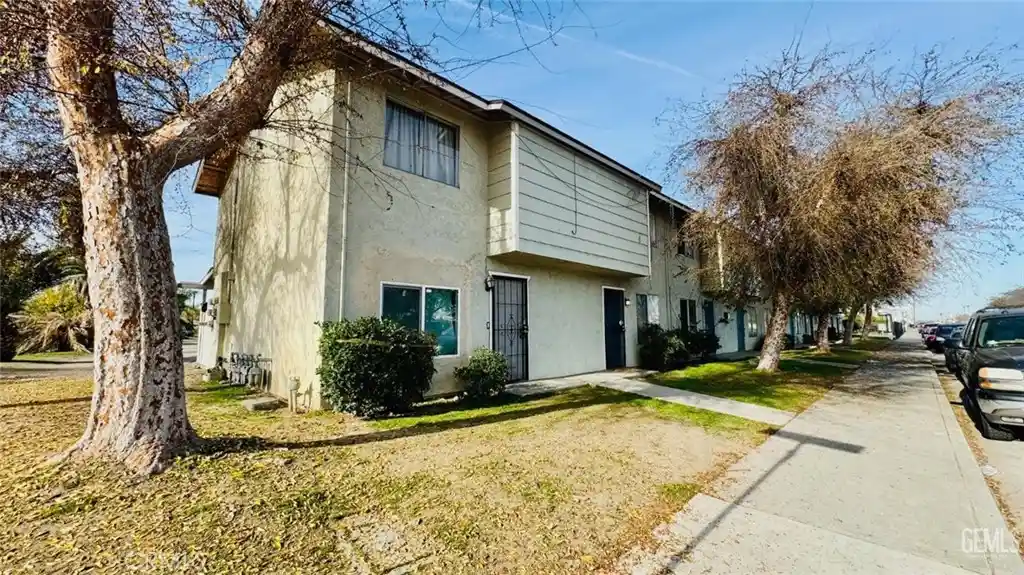 Photo 1 of Multi family home for sale at 2909 S Chester, Bakersfield, CA 93304 | MLS# SR25280920 | Listing updated on 2026-07-28