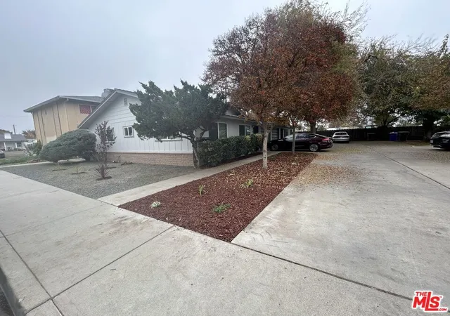 3rd image of 36 N G St, Porterville, CA 93257 | MLS# 25629117