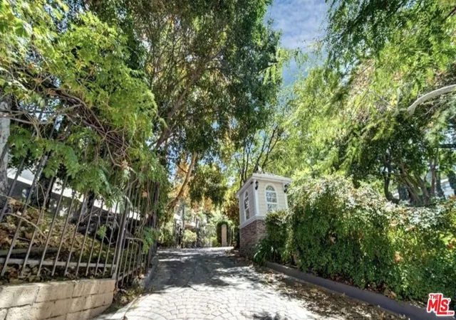 1st image of 2700 Cahuenga Blvd #2205, Los Angeles, CA 90068 | MLS# 25631271
