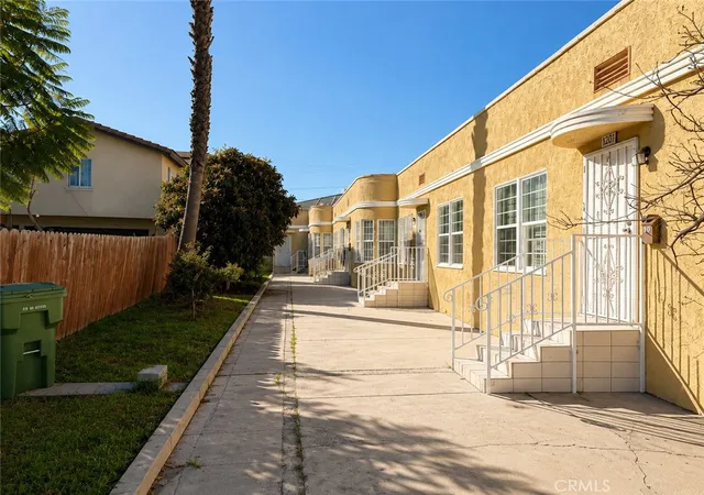 1st image of 6121 10th, Los Angeles, CA 90043 | MLS# DW25281483
