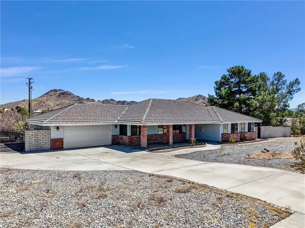 Photo 1 of Sale Pending at 16635 Wintun, Apple Valley, CA 92307 | MLS# SR25281809 | Listing updated on 2026-10-09