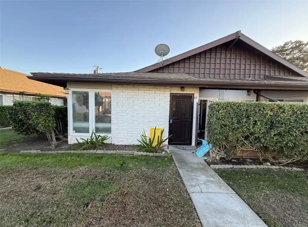Photo 1 of Sale Pending at 1800 E Heim #48, Orange, CA 92865 | MLS# AR25282197 | Listing updated on 2026-10-19