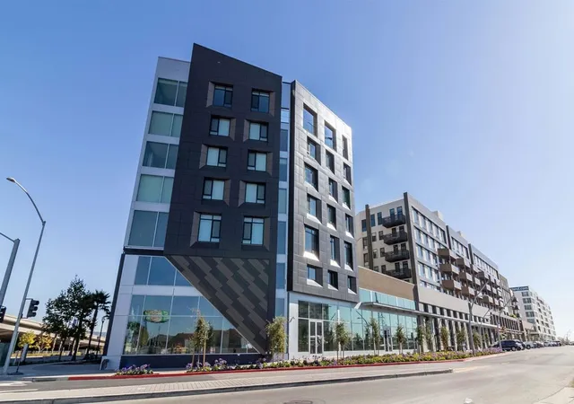 2nd image of 260 Brooklyn Basin Wy, Oakland, CA 94606
