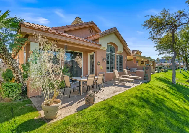 Listing Photo 3 - Condo for sale in building located at 42591 Saladin Dr, Palm Desert, CA 92211