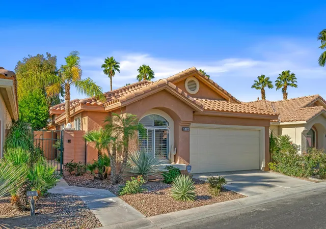 Listing Photo 4 - Condo for sale in building located at 42591 Saladin Dr, Palm Desert, CA 92211