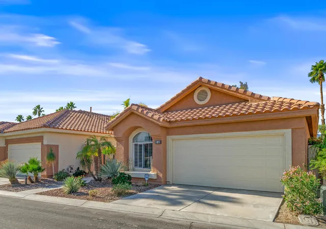 Listing Photo 5 - Condo for sale in building located at 42591 Saladin Dr, Palm Desert, CA 92211