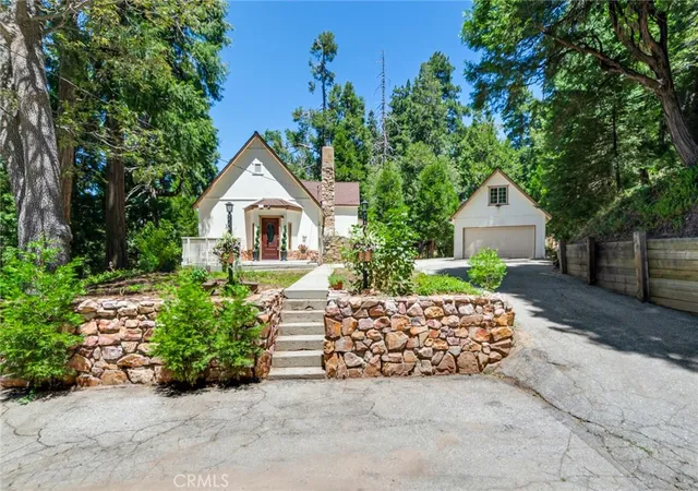 Photo 1 of Single family home for sale at 901 Ca 173, Lake Arrowhead, CA 92352 | MLS# IG25282463 | Listing updated on 2026-10-03