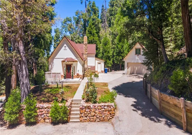 Photo 2 of Single family home for sale at 901 Ca 173, Lake Arrowhead, CA 92352 | MLS# IG25282463 | Listing updated on 2026-10-03