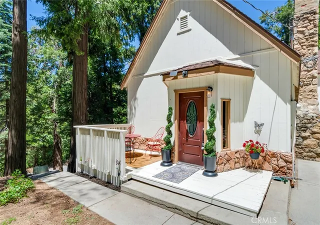 Photo 3 of Single family home for sale at 901 Ca 173, Lake Arrowhead, CA 92352 | MLS# IG25282463 | Listing updated on 2026-10-03