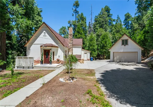 Photo 3 of Single family home for sale at 901 Ca 173, Lake Arrowhead, CA 92352 | MLS# IG25282463 | Listing updated on 2026-10-03