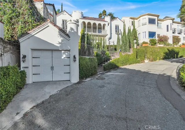 3rd image of 2111 Rockledge, Los Angeles, CA 90068 | MLS# OC25282184