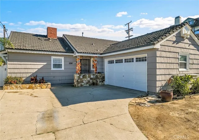 Photo 2 of Sale Pending at 1218 S Wycliff, San Pedro, CA 90732 | MLS# SB25279132 | Listing updated on 2026-09-16