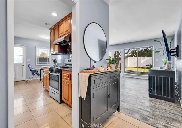 Photo 4 of Sale Pending at 1218 S Wycliff, San Pedro, CA 90732 | MLS# SB25279132 | Listing updated on 2026-09-16