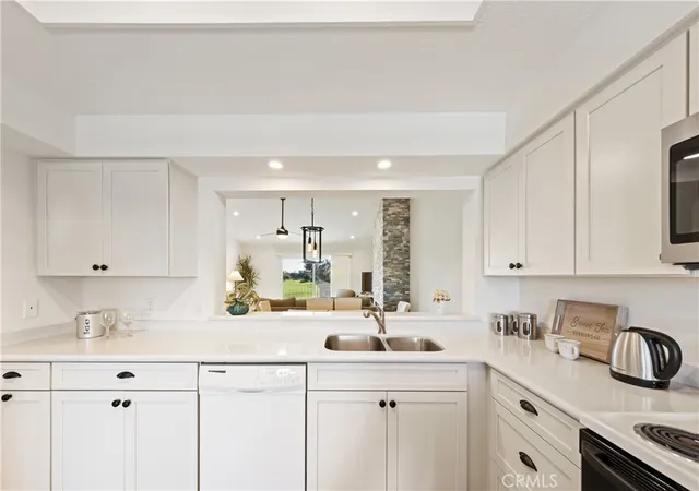 Listing Photo 1 - Condo for sale in building located at 533 Desert Fls N, Palm Desert, CA 92211 - Unit #