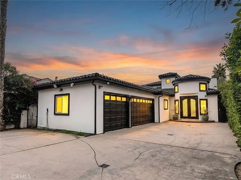 Photo 1 of Single family home for sale at 5157 Avenida Oriente, Tarzana, CA 91356 | MLS# GD26000851 | Listing updated on 2026-08-23