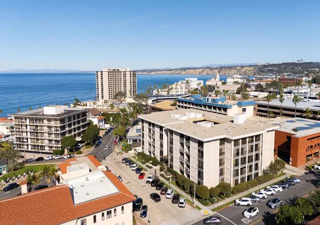 3rd image of 7811 Eads Ave #311, La Jolla, CA 92037 | MLS# 2600100SD