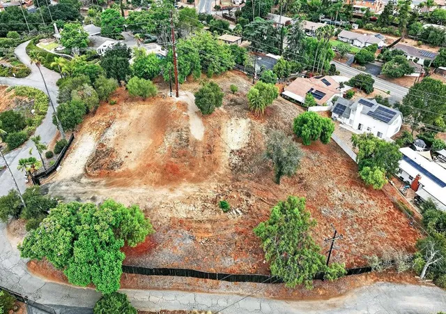 2nd image of 2147 Sunset Dr, Escondido, CA 92025 | MLS# NDP2600086